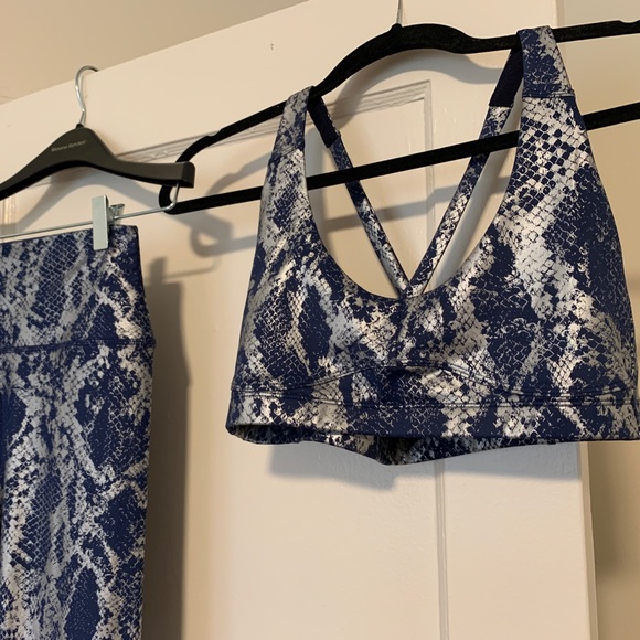 Carbon38 Metallic Snake Contour Crossback Bra - Picture 2 of 6